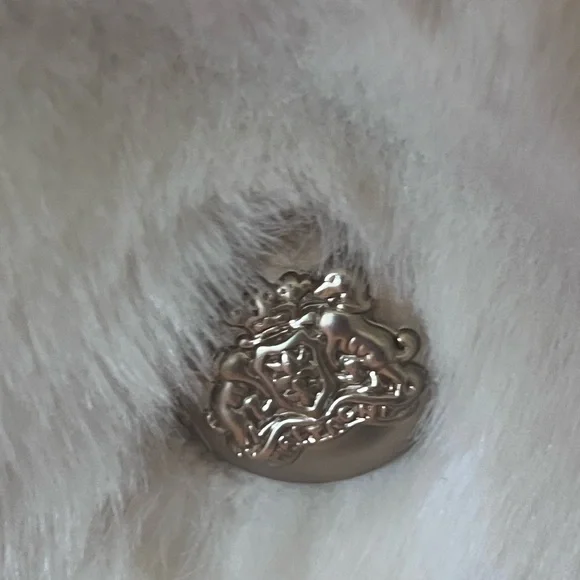 Guess❓stunning white faux fur jacket. - Picture 5 of 9